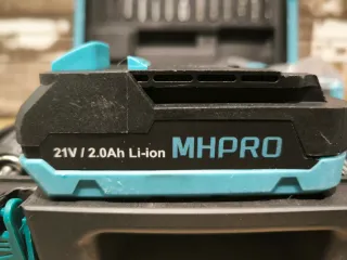 Taladro a batería 21V MHPRO con maletín