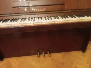 Piano Petrof Buen estado