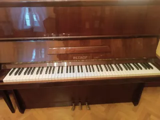 Piano Petrof Buen estado