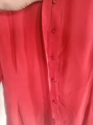 Camisa roja manga corta talla 44.