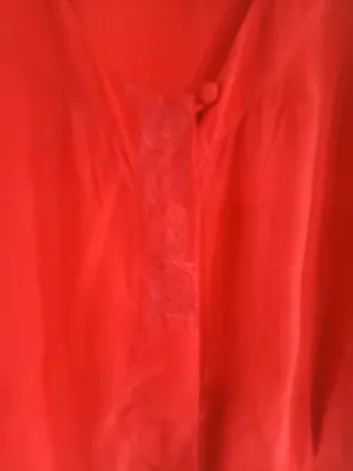 Camisa roja manga corta talla 44.