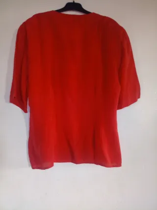 Camisa roja manga corta talla 44.