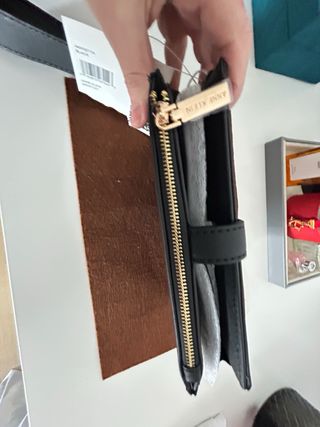 Cartera de mano Anne Klein negra