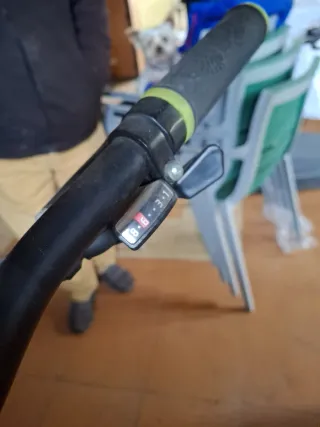 Bicicleta GT Montaña Negra y Verde