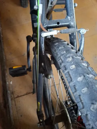 Bicicleta GT Montaña Negra y Verde