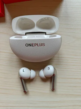 OnePlus Buds Pro 3 Blancos/Plateados
