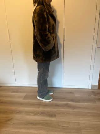 Abrigo piel sintética marrón