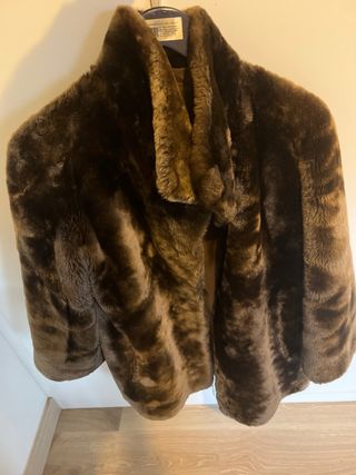 Abrigo piel sintética marrón