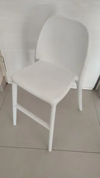 Sgabello bianco IKEA per bambini