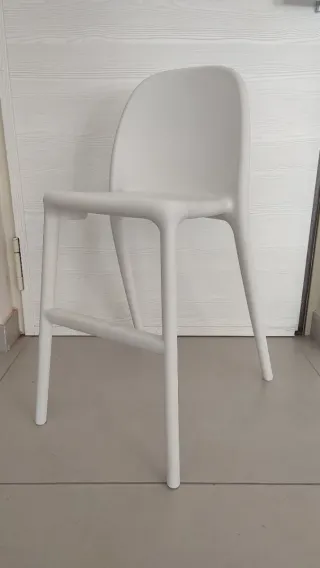 Sgabello bianco IKEA per bambini