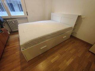 Struttura letto IKEA con doghe e materasso