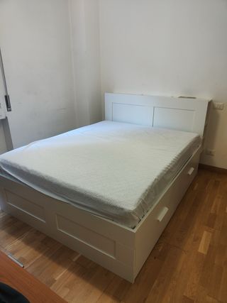 Struttura letto IKEA con doghe e materasso