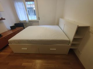 Struttura letto IKEA con doghe e materasso