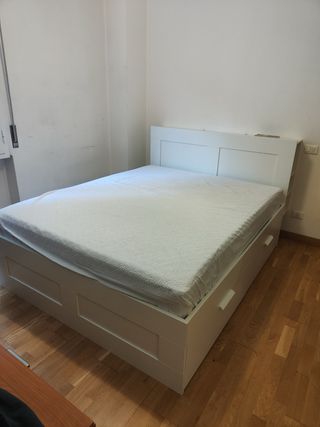 Struttura letto IKEA con doghe e materasso