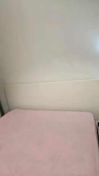 Base de cama blanca con cajones