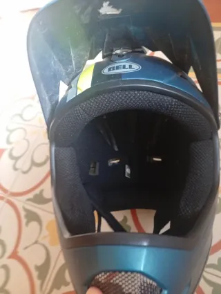 Casco integral azul y amarillo