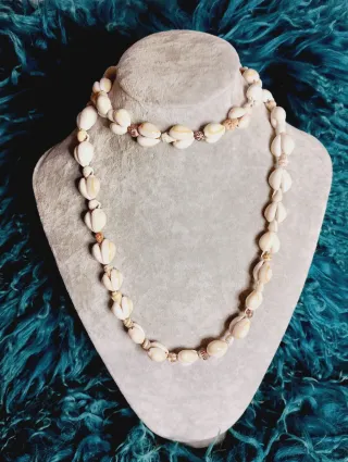 Collar de conchas marinas