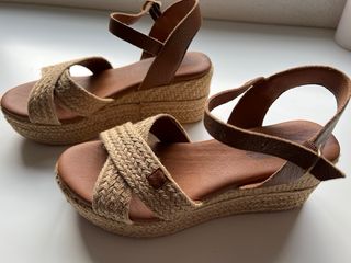 Sandalias cuña esparto y piel