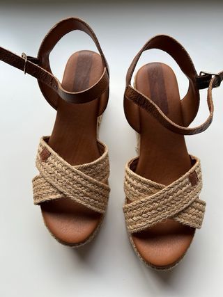 Sandalias cuña esparto y piel