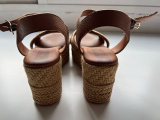 Sandalias cuña esparto y piel