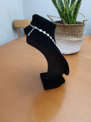 Expositor de terciopelo para collares Hay 3 unidad