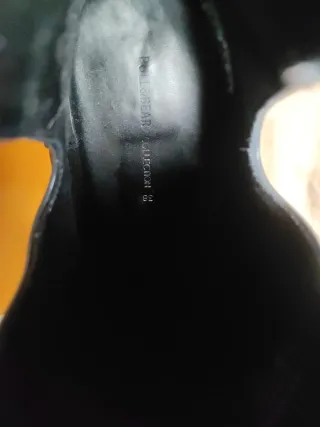 Botines negros con tachuelas y hebilla