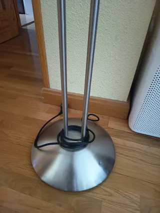 Lámpara de pie salón moderna.