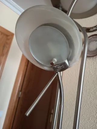 Lámpara de pie salón moderna.