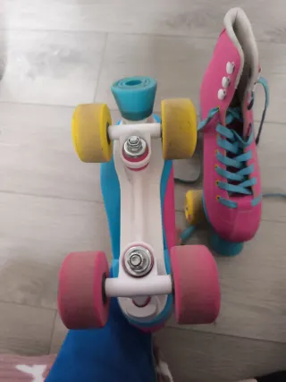 Patines de 4 ruedas rosas y azules