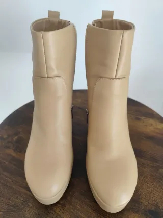 Botines beige Lefties plataforma, talla 39