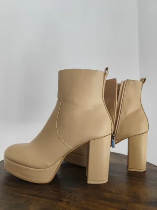 Botines beige Lefties plataforma, talla 39