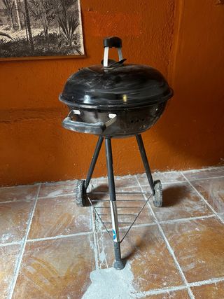 Barbacoa Negra con Ruedas