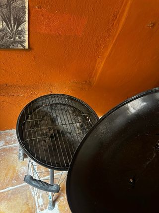 Barbacoa Negra con Ruedas