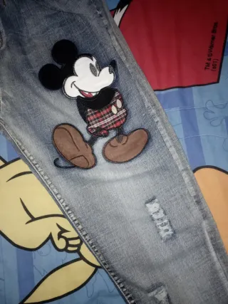 Pantalones vaqueros pesqueros Mickey Mouse
