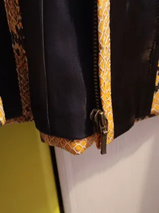 Cazadora Piel negra Motivos Serpiente