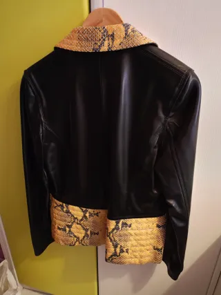 Cazadora Piel negra Motivos Serpiente