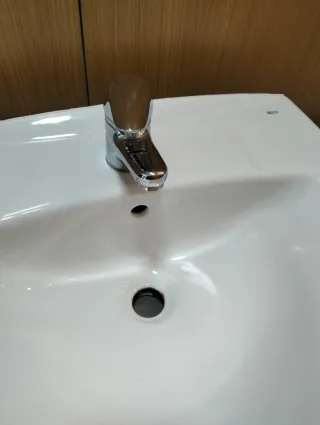 Lavabo Roca con pie y espejo. Venta en persona.