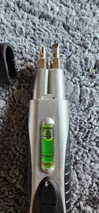 Destornillador DYC con nivel