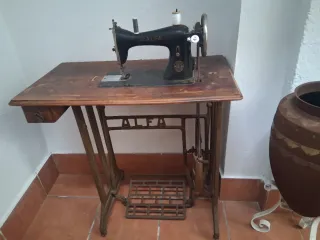 Máquina de coser antigua Alfa