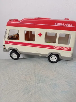 Ambulancia Playmobil 33
