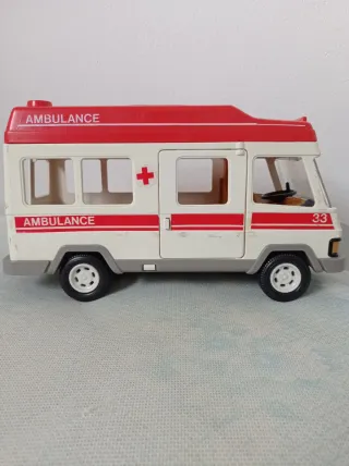 Ambulancia Playmobil 33