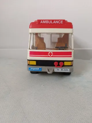 Ambulancia Playmobil 33