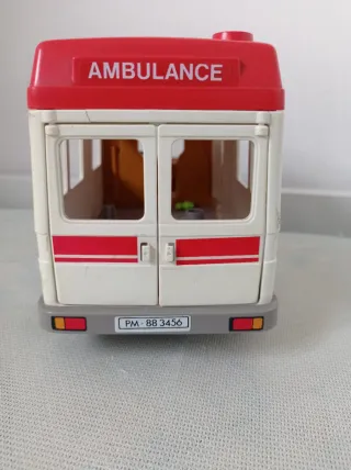 Ambulancia Playmobil 33
