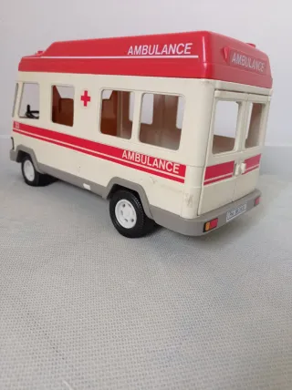 Ambulancia Playmobil 33