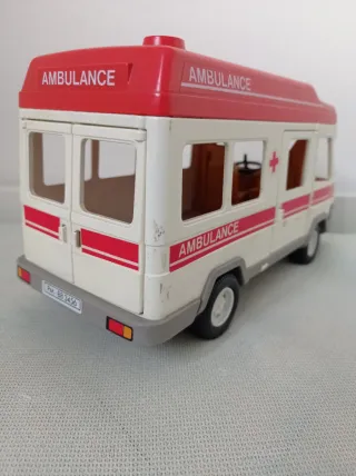 Ambulancia Playmobil 33