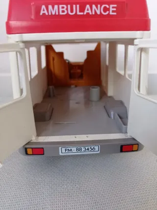 Ambulancia Playmobil 33