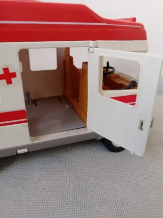 Ambulancia Playmobil 33