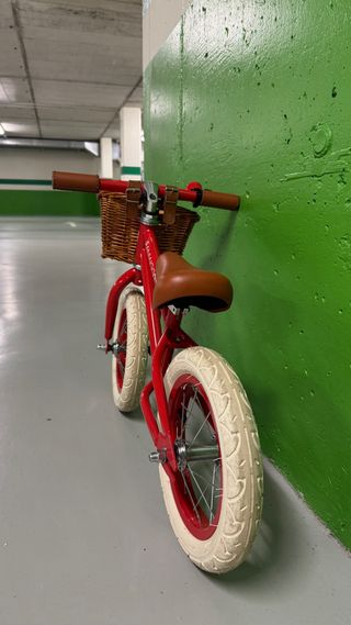 Bicicleta de equilibrio Banwood roja