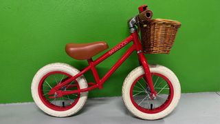 Bicicleta de equilibrio Banwood roja