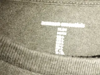 Jersey hombre verde oliva con bolsillo.